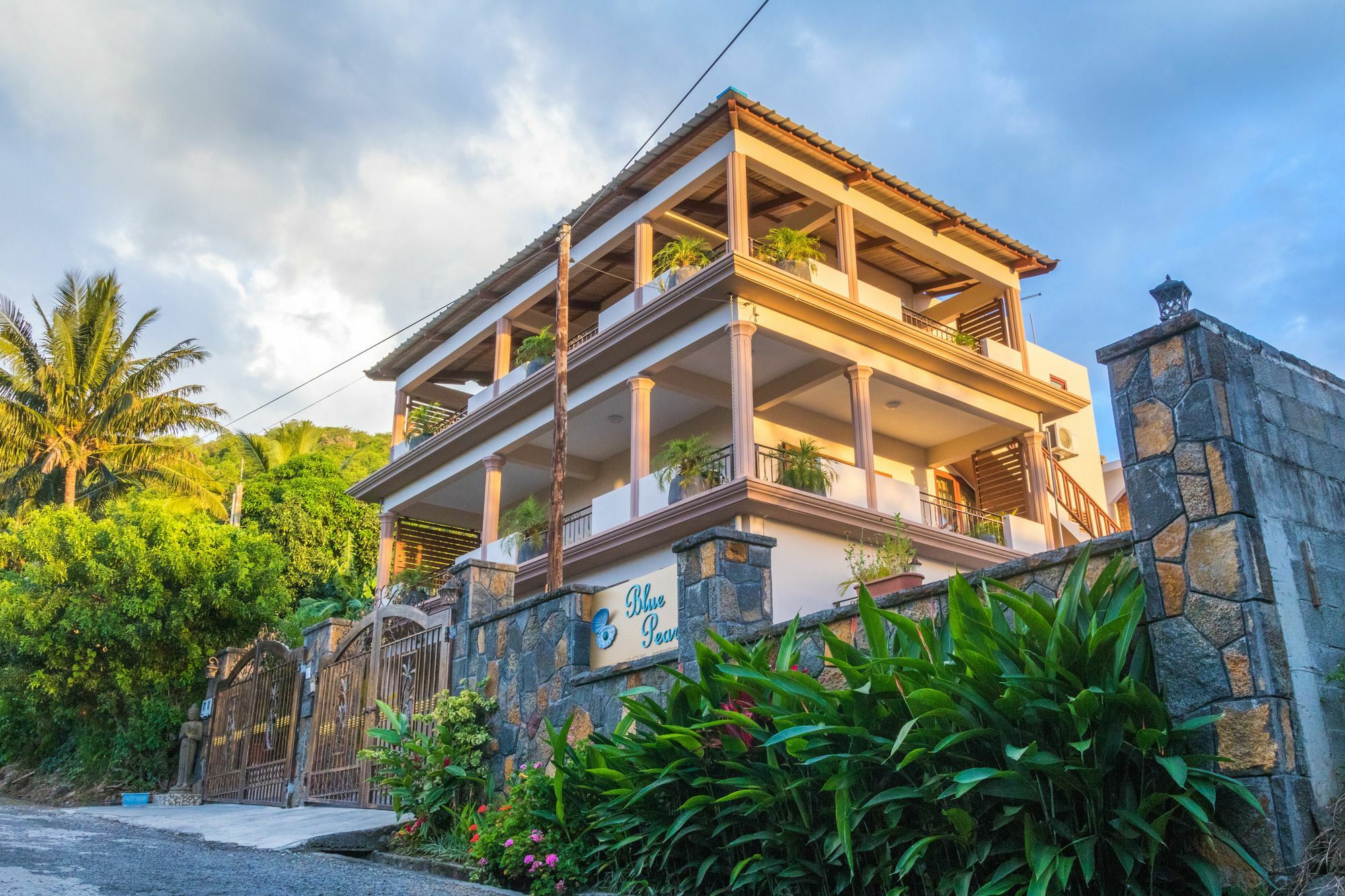 Blue Pearl Resort La Gaulette Exterior foto